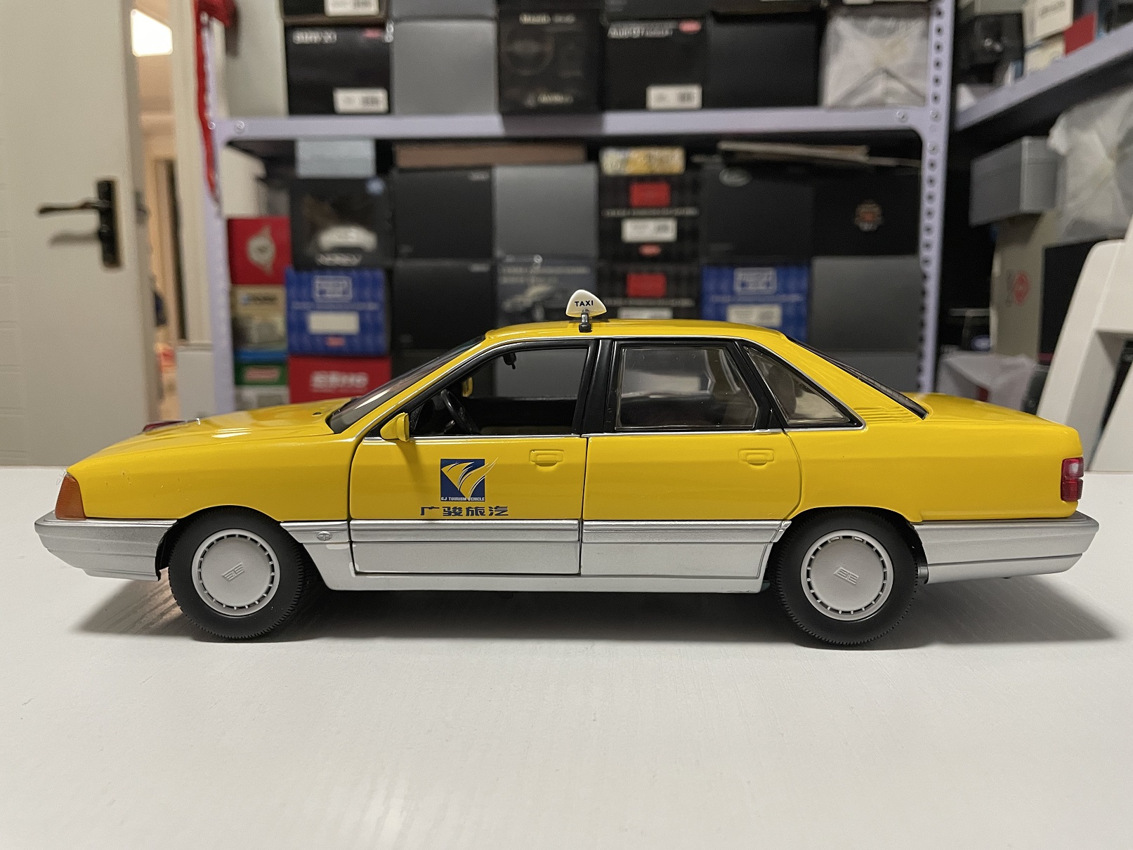 客之坊】1:18 原廠絕版一汽紅旗名仕CA7180A4E 廣駿出租車模型黃