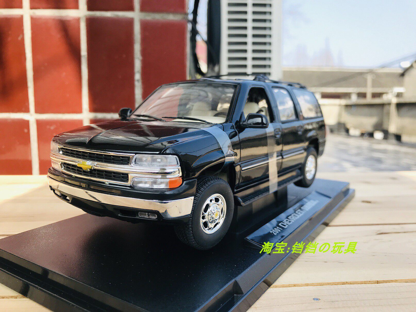 1: 18 Chevrolet Suburban 2001 Car Model Black DIE CAST MODEL RARE