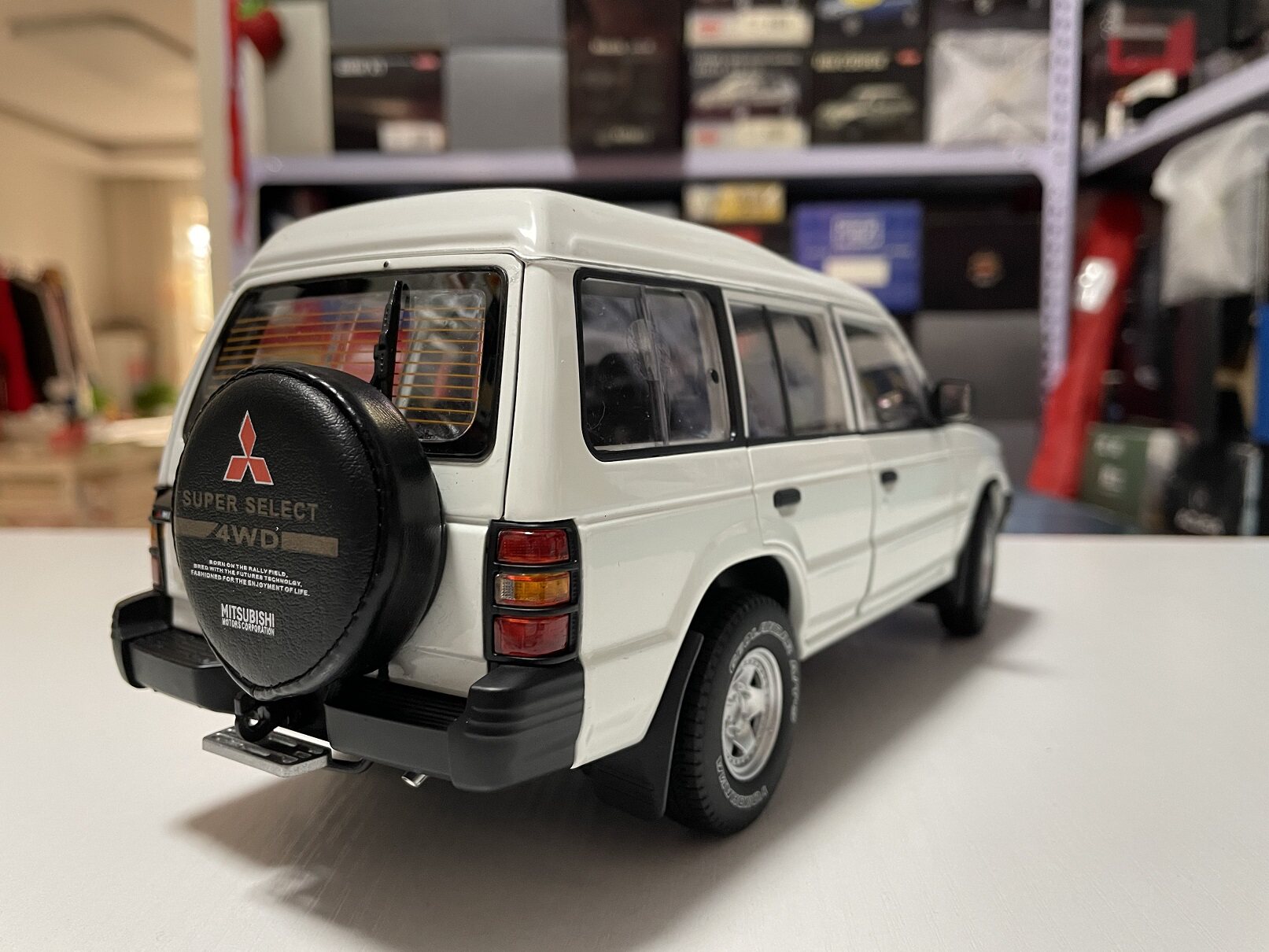1:18 Mitsubishi Pajero V31 V33 car model Classic old off-road