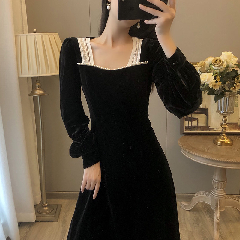 Black Velvet Dress Female in early spring 2022 new French vintage side of the waist and thin skirt