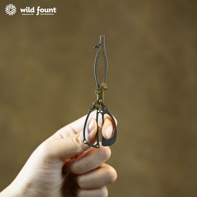 Ultimate Mini Titanium Fire Tongs Pocket-Sized Camping Retro Gold Bag 38 Camping Lamp Pendant Hook Miniature Soldier Props