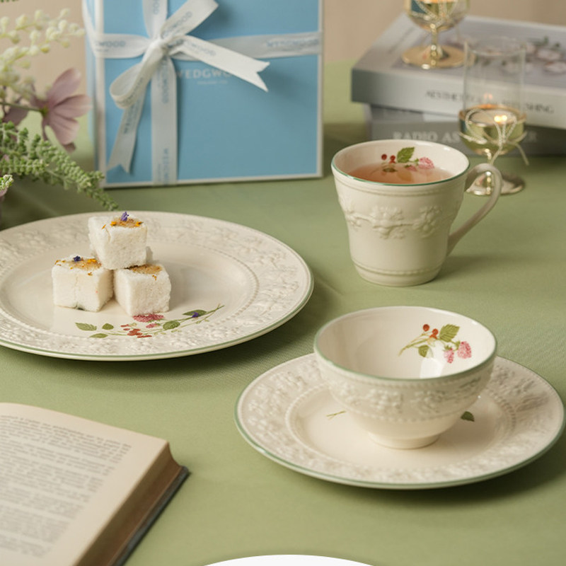 【新年礼物】WEDGWOOD欢愉假日树莓陶瓷餐具套装杯碟餐盘马克杯
