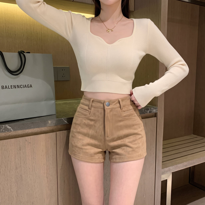 Deerskin Velvet Shorts for Women, Autumn 2026 New Korean Style Khaki High-Waisted Hot Pants, Tight-Fitting Elastic Hip-Hugging Boot Shorts Deerskin Velvet Shorts for Women, Autumn 2026 New Korean Style Khaki High-Waisted Hot Pants, Tight-Fitting Elastic Hip-Hugging Boot Shorts