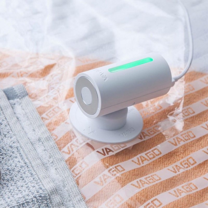 Spot Taiwan Vago vacuum compression bag pumping machine pump electric mini portable travel artifact SF