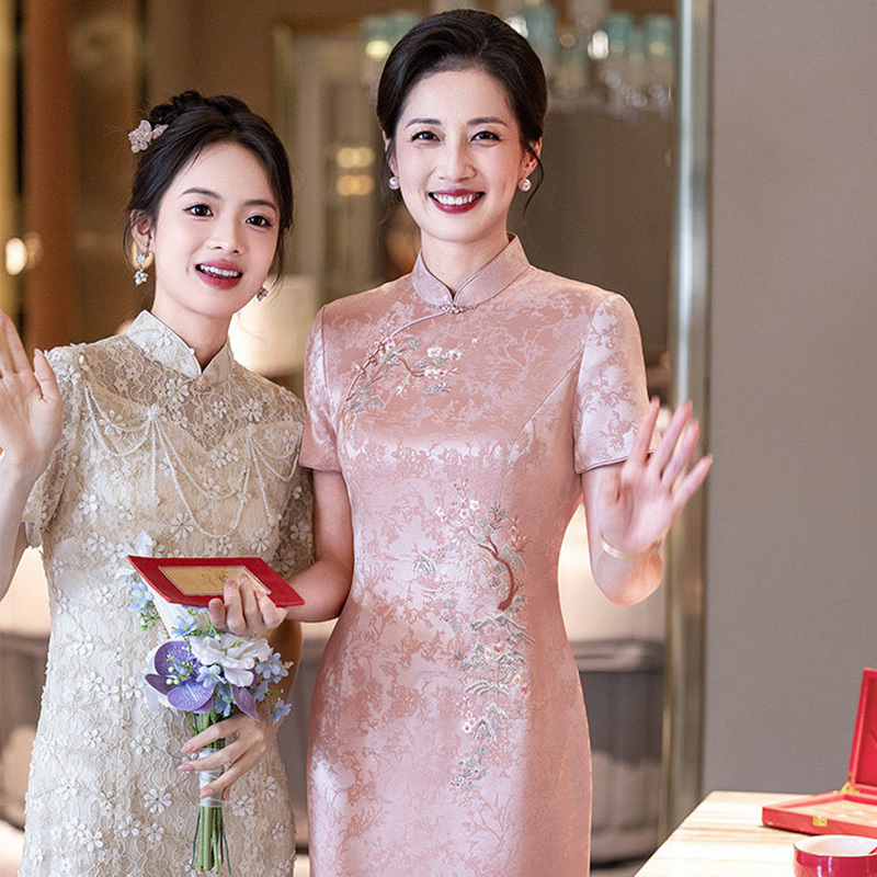 Summer Wedding Attire for the Mother of the Bride, Engagement Dress, Suitable for Everyday Wear, Elegant and Youthful, Mother-In-Law's Wedding Banquet Outfit, Chinese-Style Cheongsam Summer Wedding Attire for the Mother of the Bride, Engagement Dress, Suitable for Everyday Wear, Elegant and Youthful, Mother-In-Law's Wedding Banquet Outfit, Chinese-Style Cheongsam