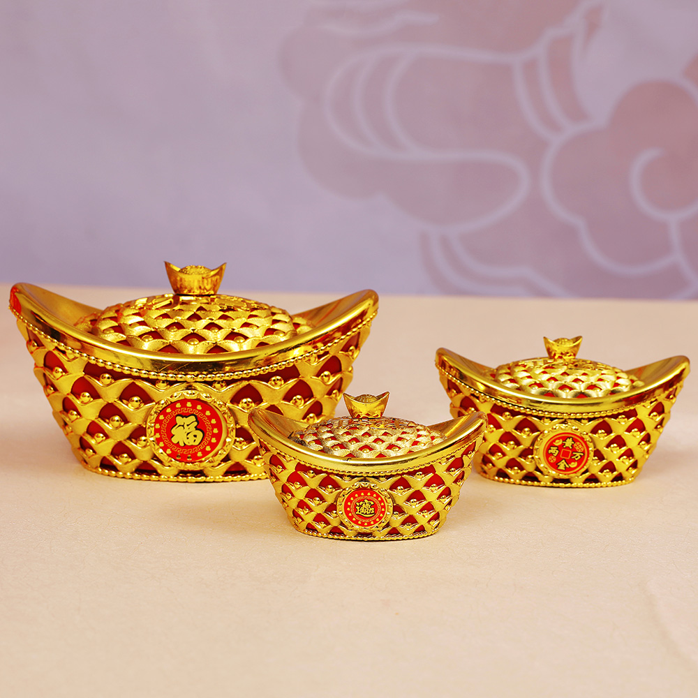 Simulation gold ingot ornaments Spring Festival lucky candy box Large ingot props Hollow Plastic New Year decorations