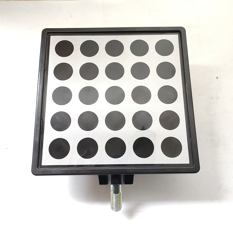 The 3D - wheel target reflector panel of the Battle Shield Face Spectrum 3D - wheel positioner brand does not need to be calibrated