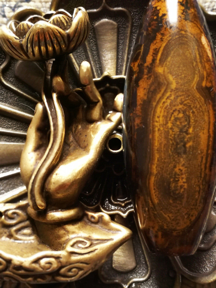 Natural Mondays Pearl Nine Eye Page Rock Treasure Hull (full warp and gold body Buddha Ancestral Beads of the Treasure Cave Ice Blue bottom