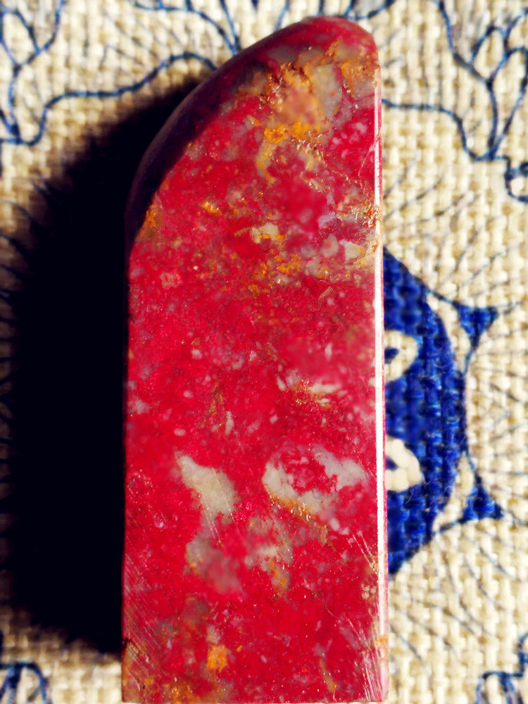 Natural Changhua Chicken Blood Seal of the Great Red Ross is full of blood Balin Sushan Lao Tianhuang