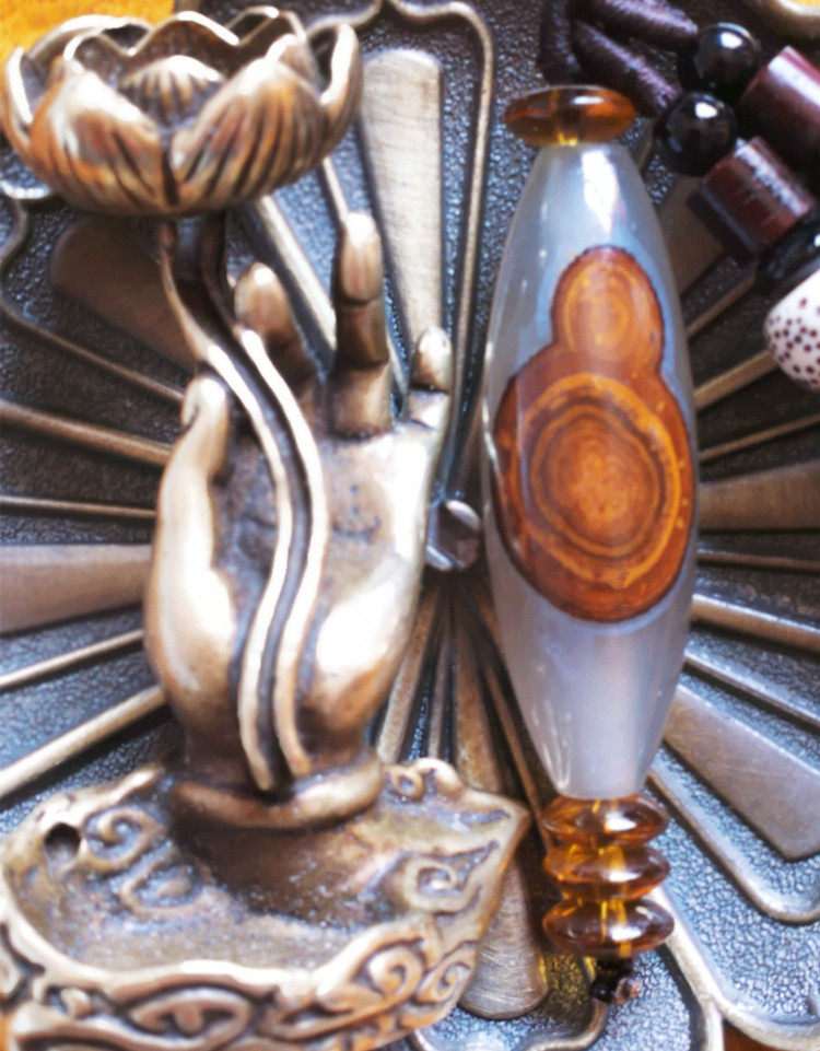 Natural Mondays Pearl Nine Eye Page Rock Confessions Protective Body (jade Golden Buddha Sky Pearl Ice Material Alla Good Eye Raw Stone