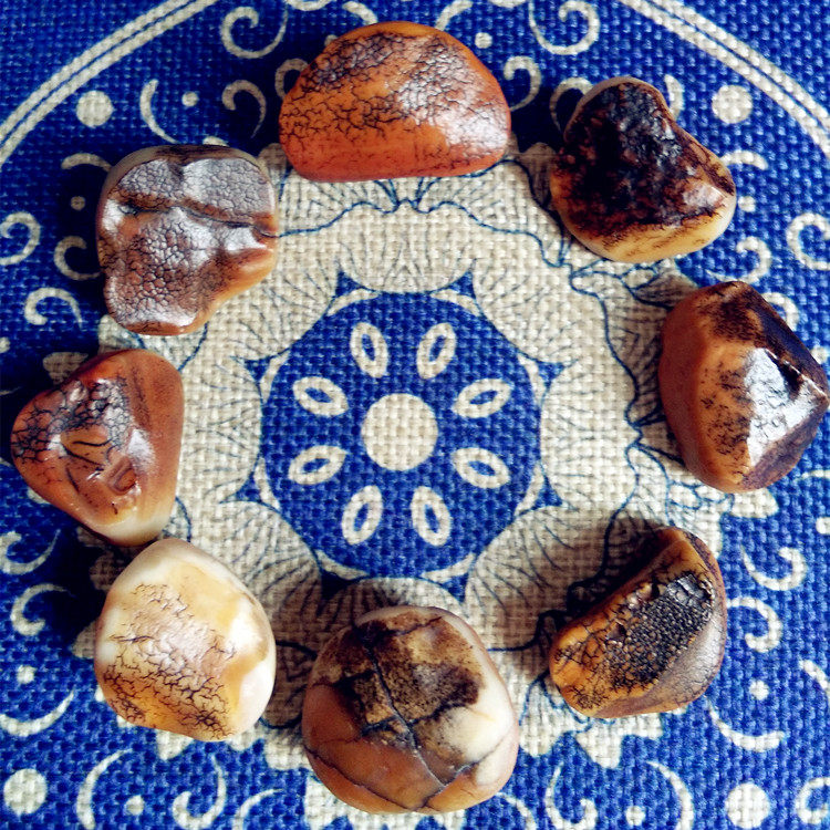 Rare Mongol Allah good and explosive old leather open sheet Gobi Wall Chic Stone Oily Burst Watch Eye Stone Desert Lacquered Horse Tooth