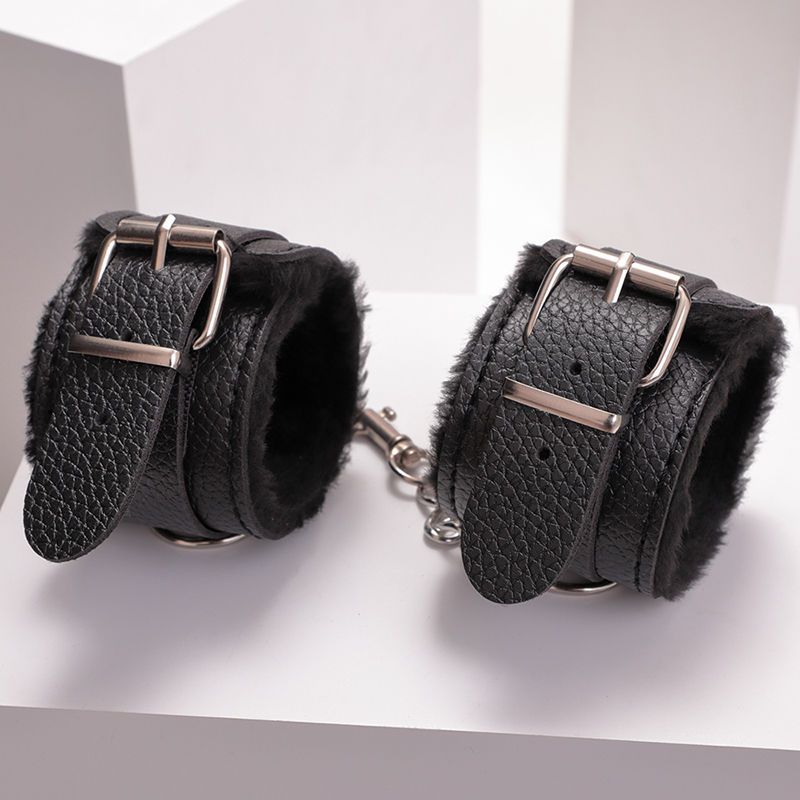 ナイトアウトレザー小道具加重ハンドバックルぬいぐるみ手錠ピンク女性カップル足袖口フォトスクリプトキリングゲーム足首袖口