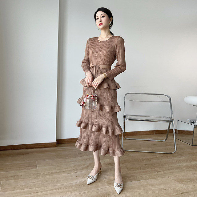 Miyake pleated high-end dress autumn new niche design fat mm fashion temperament age-reducing cake skirt