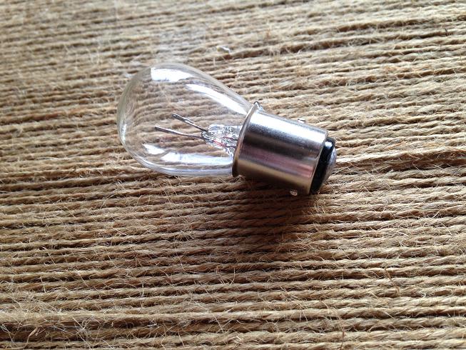 Xe máy loại phổ thông, bóng đèn hậu sửa đổi bóng đèn phanh đôi tiếp xúc 12V15w, bóng đèn phanh sau đèn trợ sáng cho exciter 150