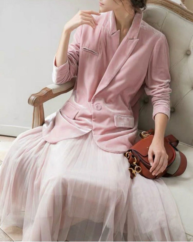 Autumn High-End Pink Silk Velvet Blazer for Women, Korean Style Loose-Fitting Waist-Cinching One-Button Velvet Jacket
