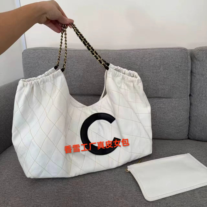20/26m New Denim Tote Bag Chain Beach Bag Large Capacity Underarm Shopping Bag for Women
