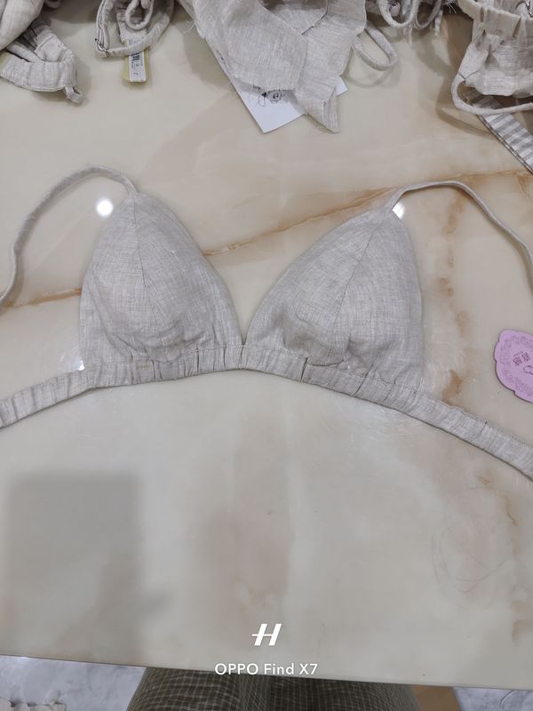 Linen Natural Color Deep V Non-Wired Triangle Cup Antibacterial Pressure-Free Loose-Fitting Bra in Two Styles