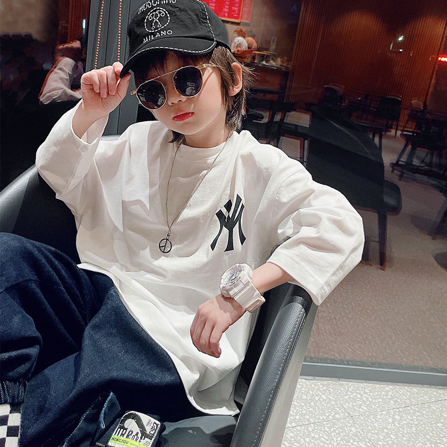 Boys' autumn cotton tops, children's loose western style white T-shirts, boys, middle-aged children, handsome long-sleeved Korean version t spring