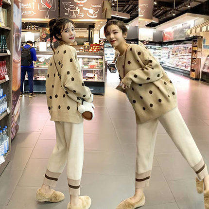 Pregnant women's clothing autumn suit fashion net red shaking voice European clothing tide mother foreign pie out small fragrant wind two-piece set