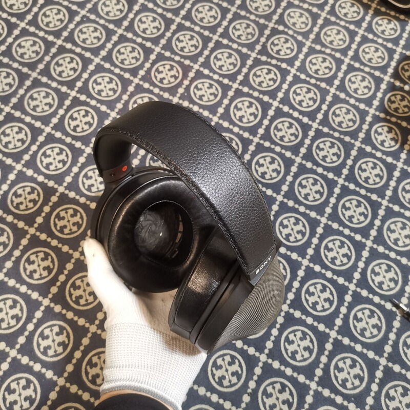 Mdr-Z1R Headphones Can Be Replaced Without Disassembling the Device, with Leather Headband and Leather Ear Pads Made of Cowhide and Sheepskin, Sewn by Hand