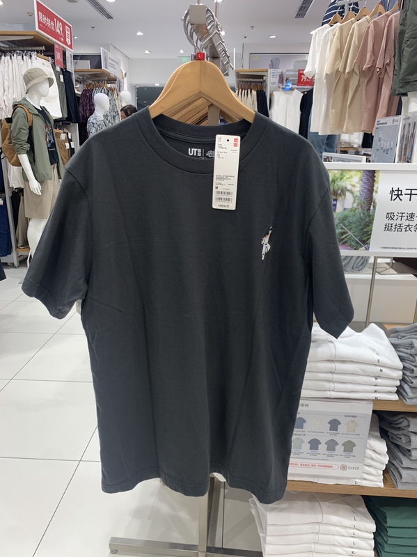 Uniqlo Men's Street Fighter Ut (Short Sleeve T-Shirt) 467435 Dark Gray Uniqlo Men's Street Fighter Ut (Short Sleeve T-Shirt) 467435 Dark Gray