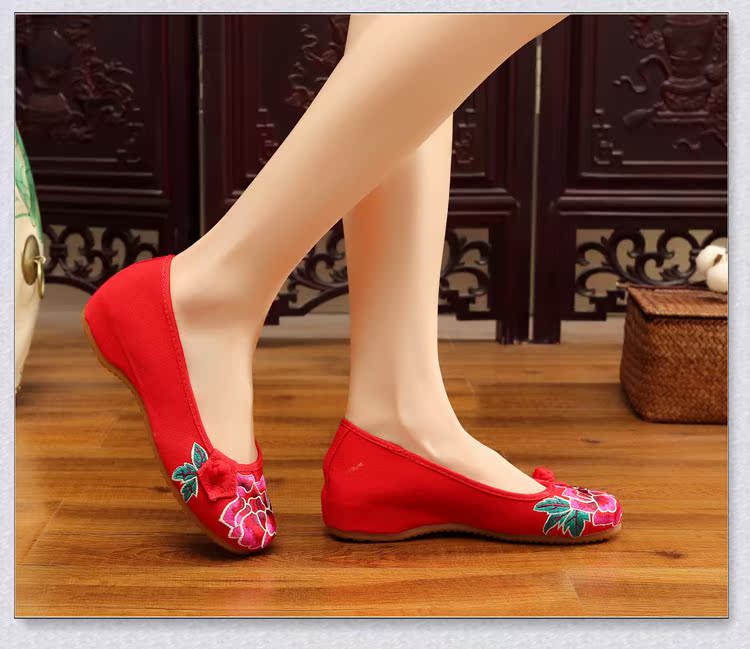 Giày vải Bắc Kinh cũ, giày đế xuồng đế xuồng vuông nhảy quốc gia Giày vải gió thêu giày đế thấp giúp giày vải nữ đơn shop giày boot nữ
