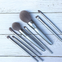 The exclusive brushed eight silver snow make-up cover brush of the little fairy woman with the bag scattered powder high light blush red eye shadow new hand