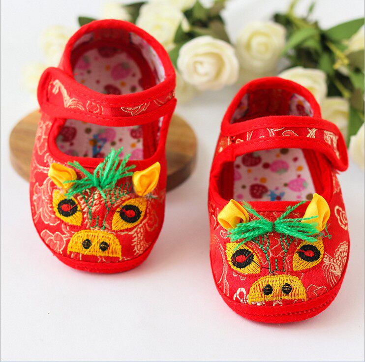 Baby Pig Head Shoes Soft-bottom Cloth Shoes Baby Folklore Cloth Shoes Raw shoes Ethnic 18 New Year's new