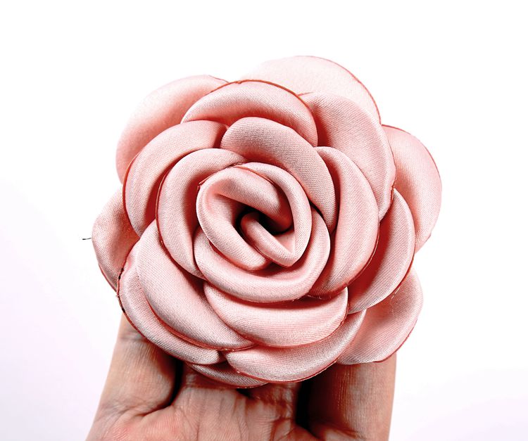 Camellia trâm nhỏ vải thơm satin tăng hoa lớn trâm kim hoa lắp ráp chuyên nghiệp hoa thủ công - Trâm cài ghim cài áo vest nữ
