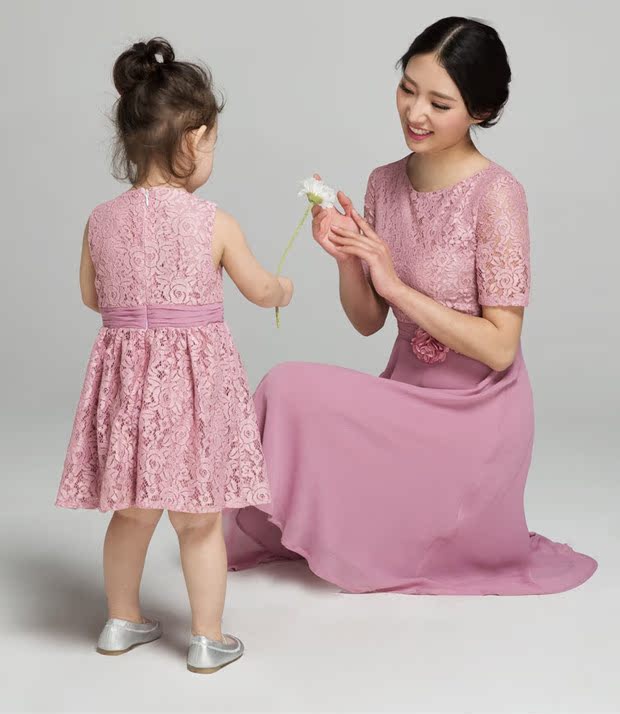 Trang phục dành cho phụ huynh-trẻ em 2019 mẫu mùa hè mới của phụ nữ Váy ren nơ siêu cổ tích Dương mạng đỏ là mỏng - Trang phục dành cho cha mẹ và con áo thun đẹp cho cả nhà