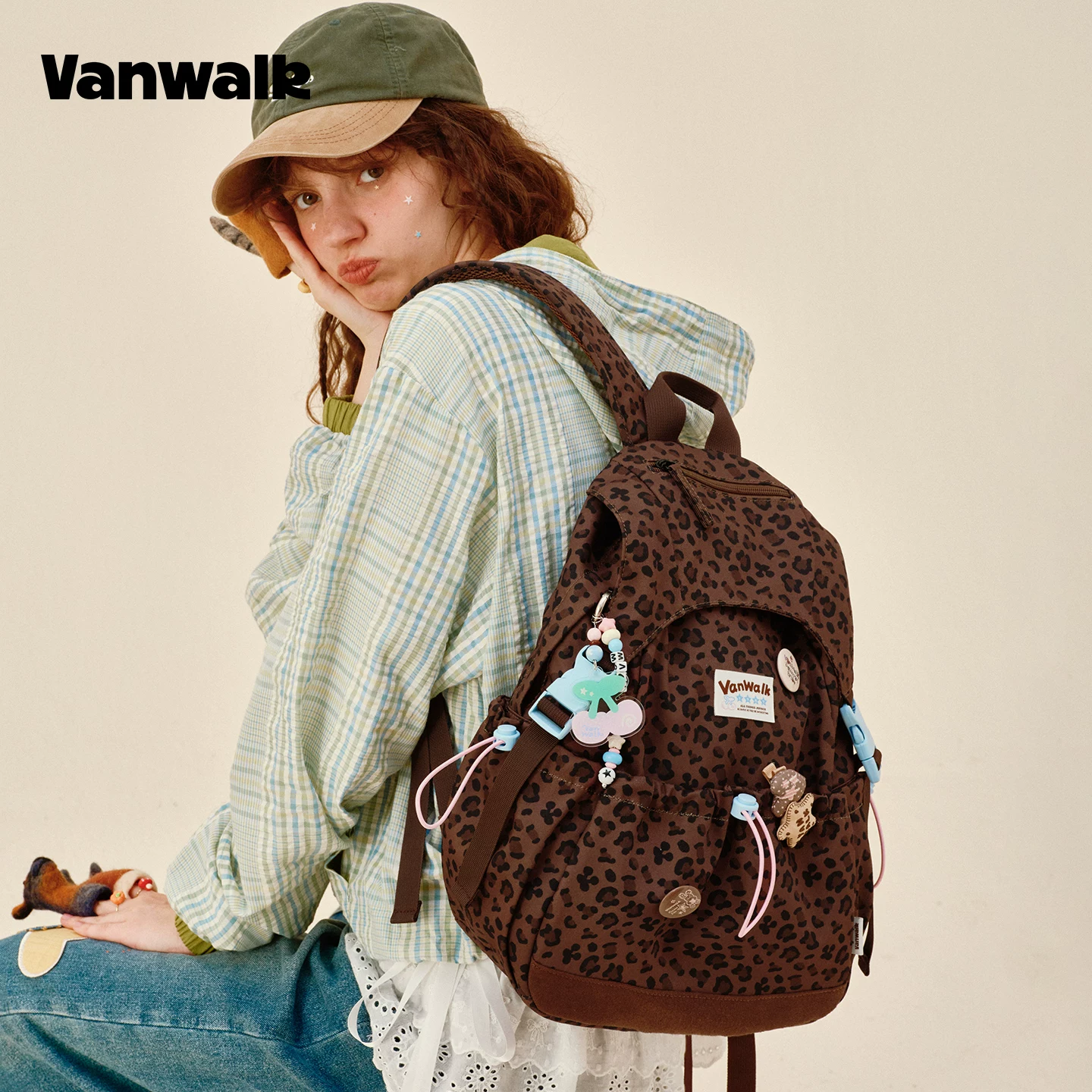 VANWALK Pinecone Tribe New Niche Star Leopard Print Casual Backpack Women's Commuting Black School Bag