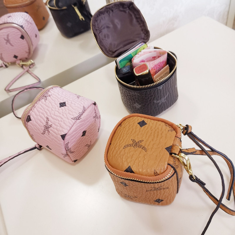 Genuine leather small zero wallet female hand carrying mouth red bag soft cow leather 2022 new fashion small crowdsourced design containing bag exploits