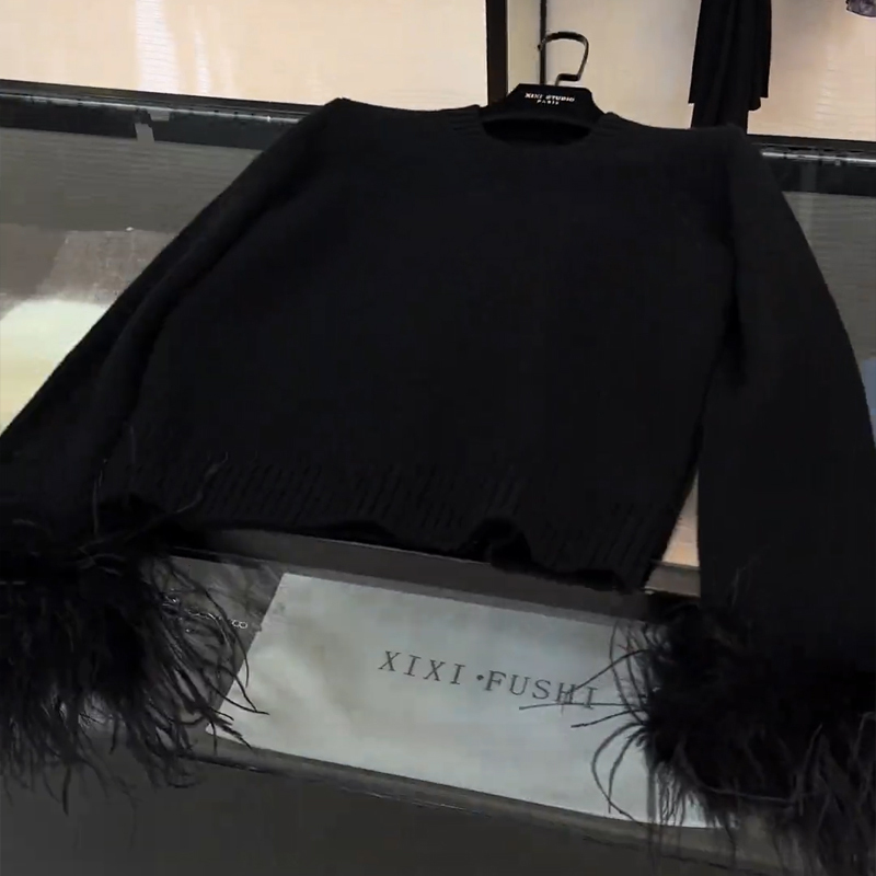 French-Style High-End Black Top, Fashionable Miu-Style Outfit, Round Neck Long-Sleeve Patchwork Feather Sweater, Light Luxury Knitwear French-Style High-End Black Top, Fashionable Miu-Style Outfit, Round Neck Long-Sleeve Patchwork Feather Sweater, Light Luxury Knitwear