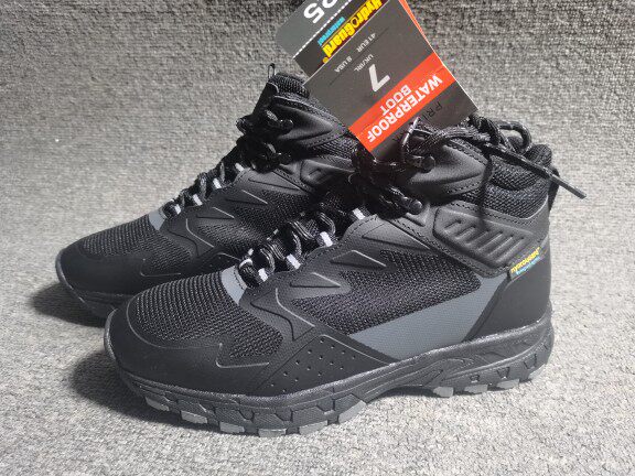 Defective shoes clearance climbing shoes clearance non-slip wear-resistant hiking shoes sports shoes mountain climbing shoes medium and high tube outdoor shoes