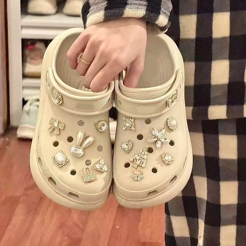 Hzhe Croc Shoe Accessories Shoe Charms High-End Decorative Straps with Sparkling Diamond Butterfly Chain Baroque Rabbit