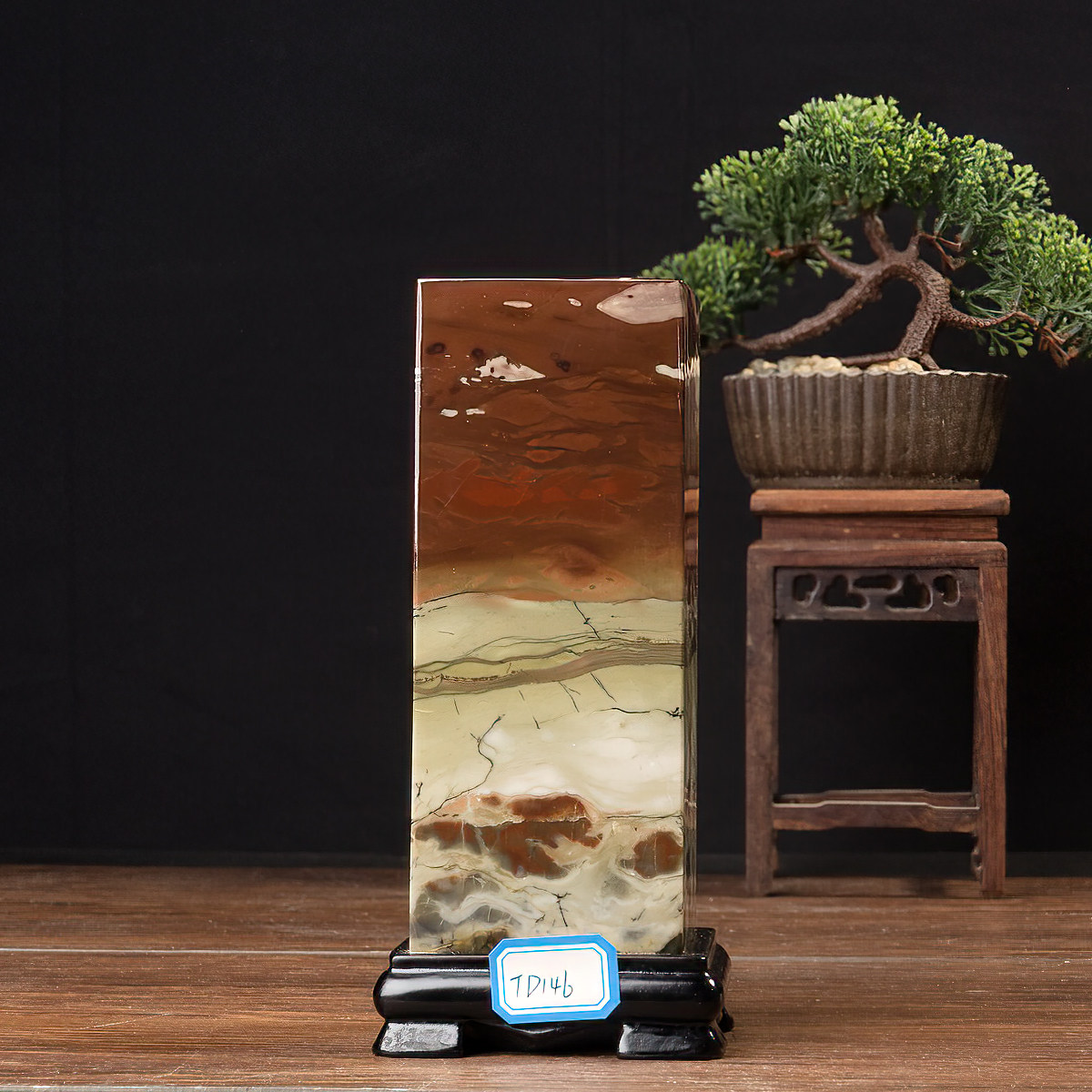 There are a variety of Chinese painting stone grass flower stone small square pillar seals 17 5*6*6 Quartet Lai Cai home Feng Shui decoration