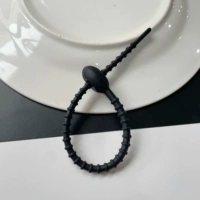 Один черный кусок (общая длина около 215 мм)