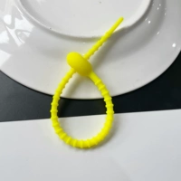 Желтый (общая длина около 215 мм)