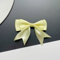 Светло-желтый, около 7*6 см.