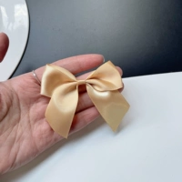 Один светло-коричневый цвет (около 7,5*6 см)