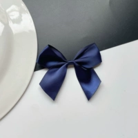 Один темно-синий (около 7,5*6 см)