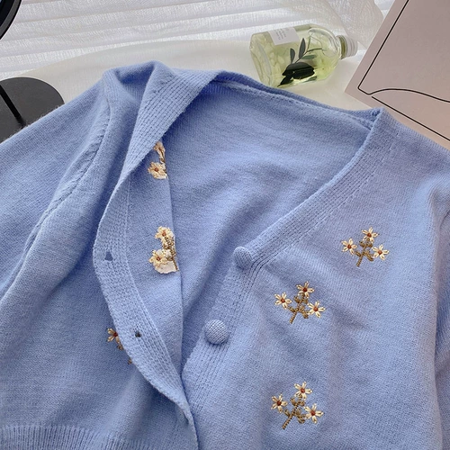 Трикотажный осенний свитер, милый короткий лонгслив, куртка, 2021 года, в корейском стиле, в западном стиле, цветочный принт, с вышивкой, V-образный вырез