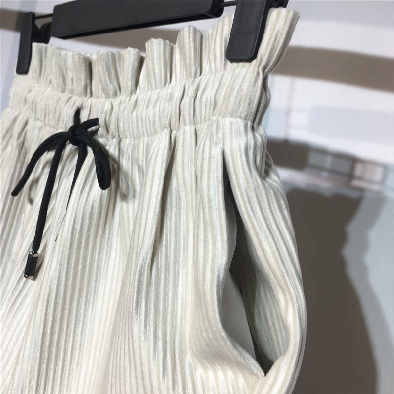 Phiên bản Hàn Quốc mát mẻ của quần short nhung dệt kim cao cấp mùa thu đông của phụ nữ mặc quần ống rộng ống rộng đế hoang sooc bò rách nữ