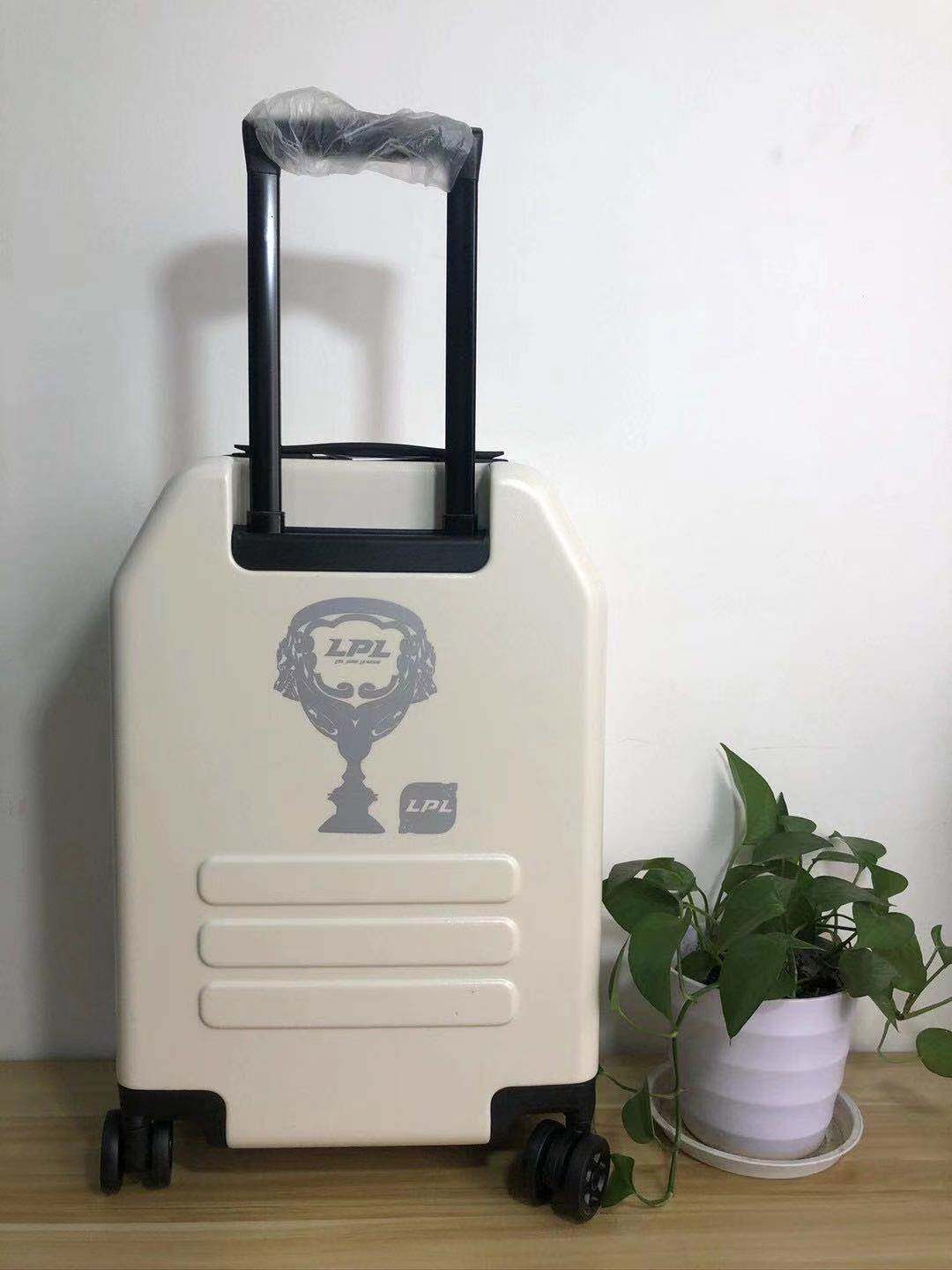 ALIENWARE alien LPL joint suitcase trolley case 20 inch new brand new National Bank