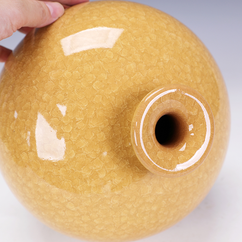 Jingdezhen ceramics minimalist vase is placed adorn article sitting room ball bottle pomegranate yellow bottle creative decoration flower arrangement