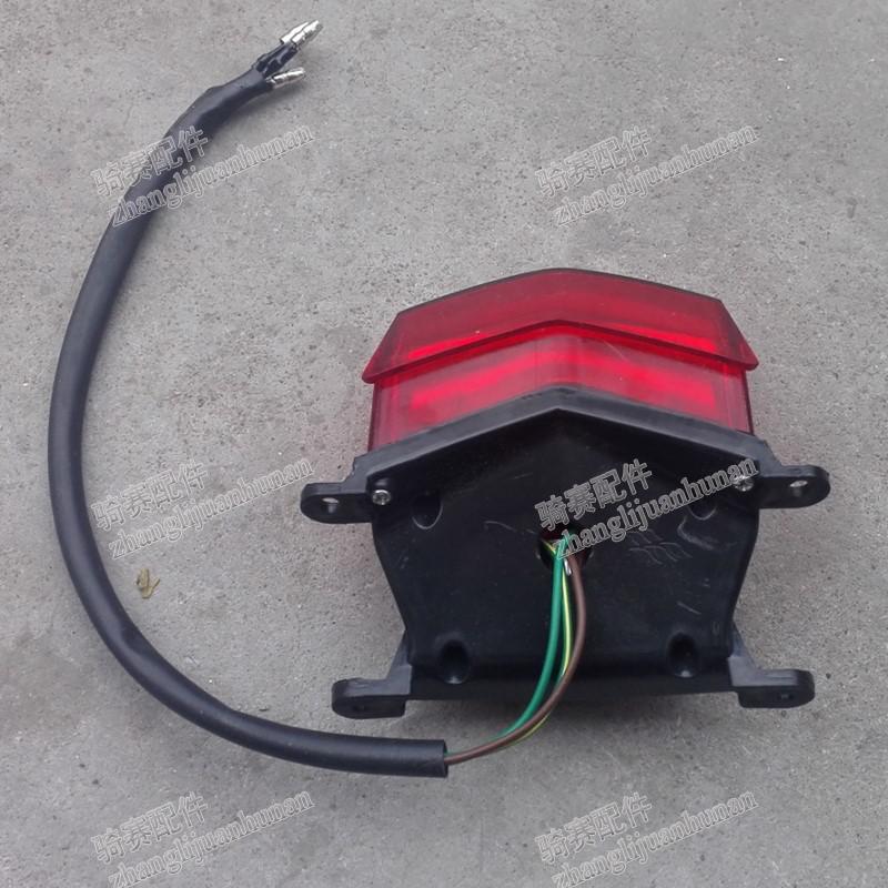 Road Race Conqueror Xe máy LED Đèn hậu lắp ráp Phụ kiện Thế kỷ mới Conqueror Thế hệ thứ hai Đèn thể thao Xe phanh - Đèn xe máy đèn led xe máy giá rẻ