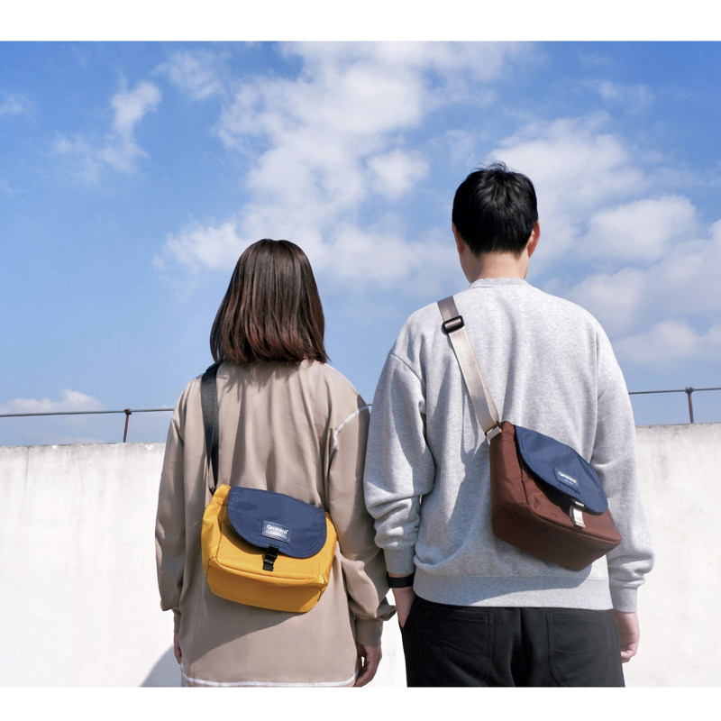 Day Department Petty male and female Oblique Cross-Pack Flip Mailman Camera Bag Anti-Splash Water Nylon Retro Light Accompanying Bag Woman