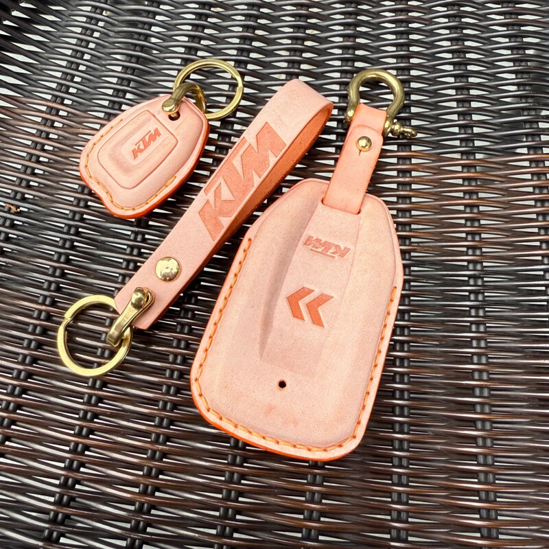 Suitable for 22 Models of Ktm1290Adv Super Handmade Leather Key Cover Keychain Modified Decorative Buckle Suitable for 22 Models of Ktm1290Adv Super Handmade Leather Key Cover Keychain Modified Decorative Buckle