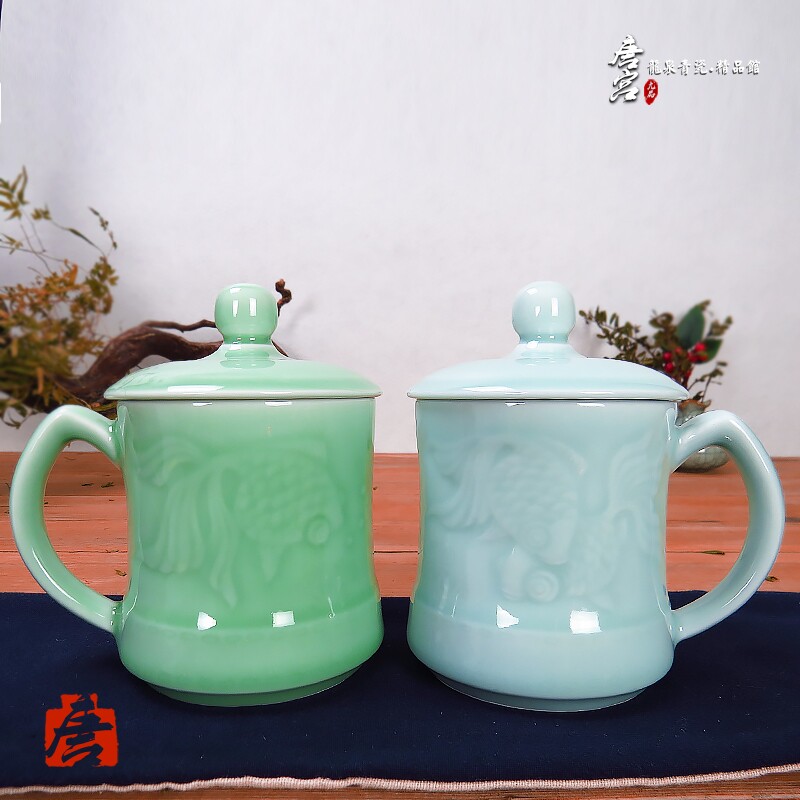 Longquan Kiln Green Porcelain Large Scale Code Ceramic Handlebar With Lid Tea Office Relief Double Fish Opera Water Tea Cup General Cup