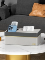 Длинные два сетки облака глубоко серой